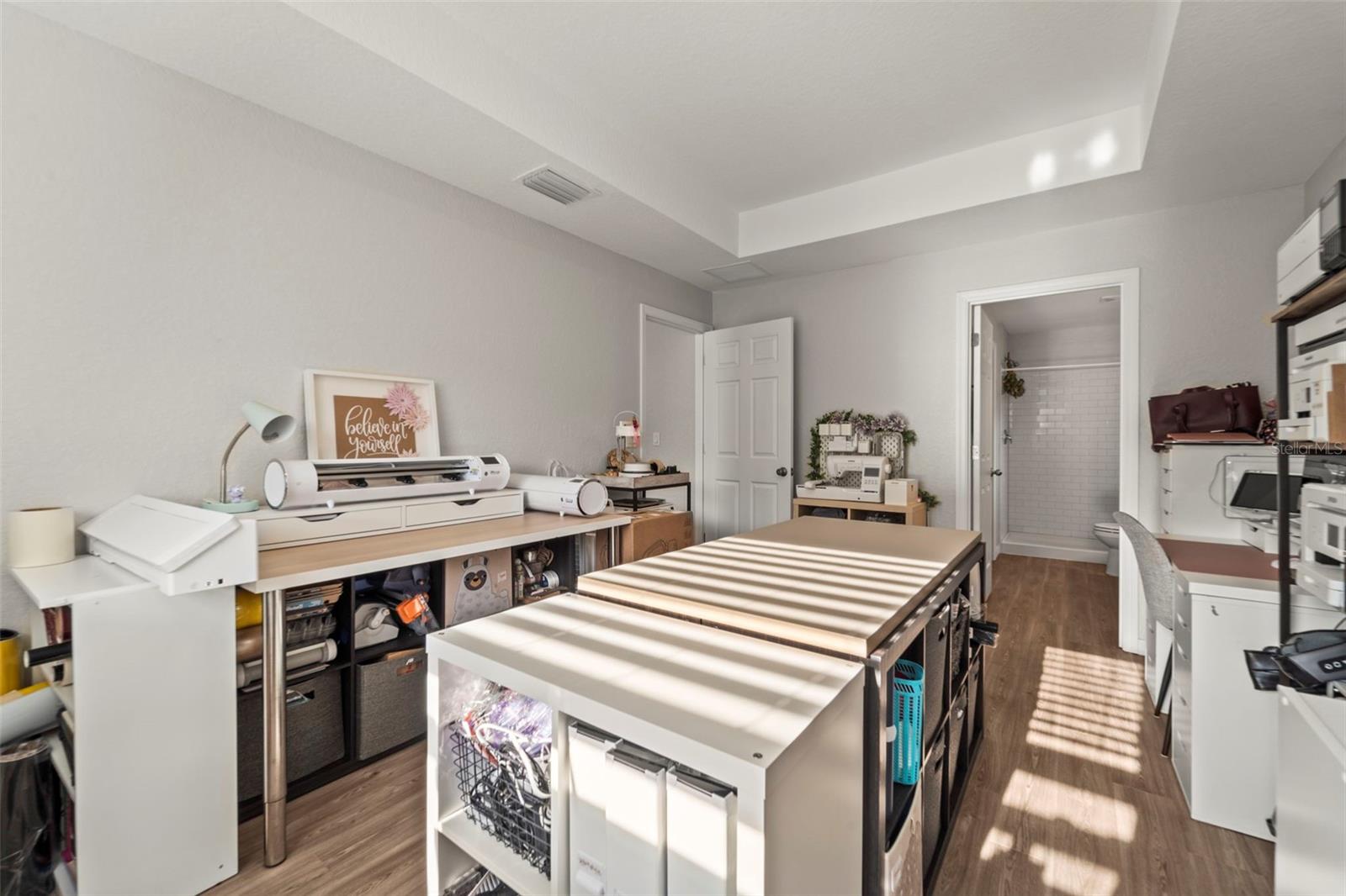 Listing photo id 14 for 8009 Primrose Drive