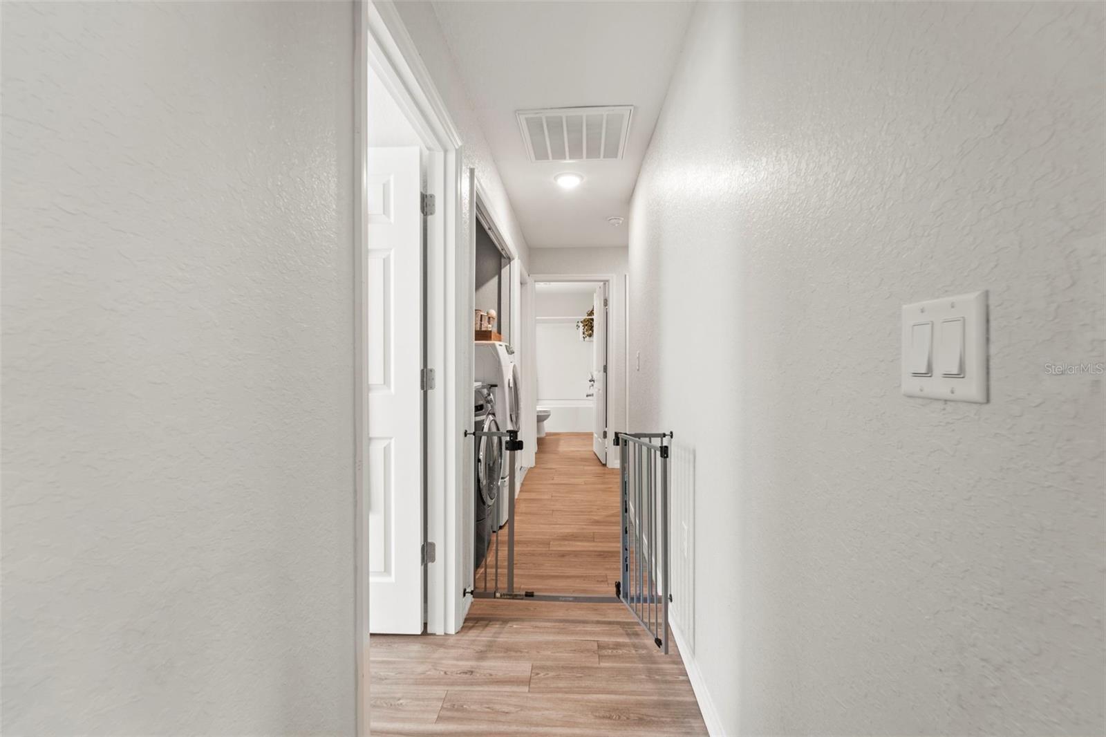 Listing photo id 19 for 8009 Primrose Drive