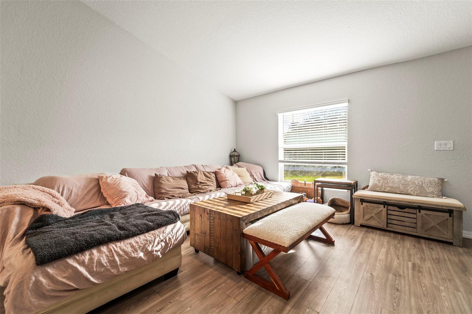 Listing photo id 27 for 8009 Primrose Drive