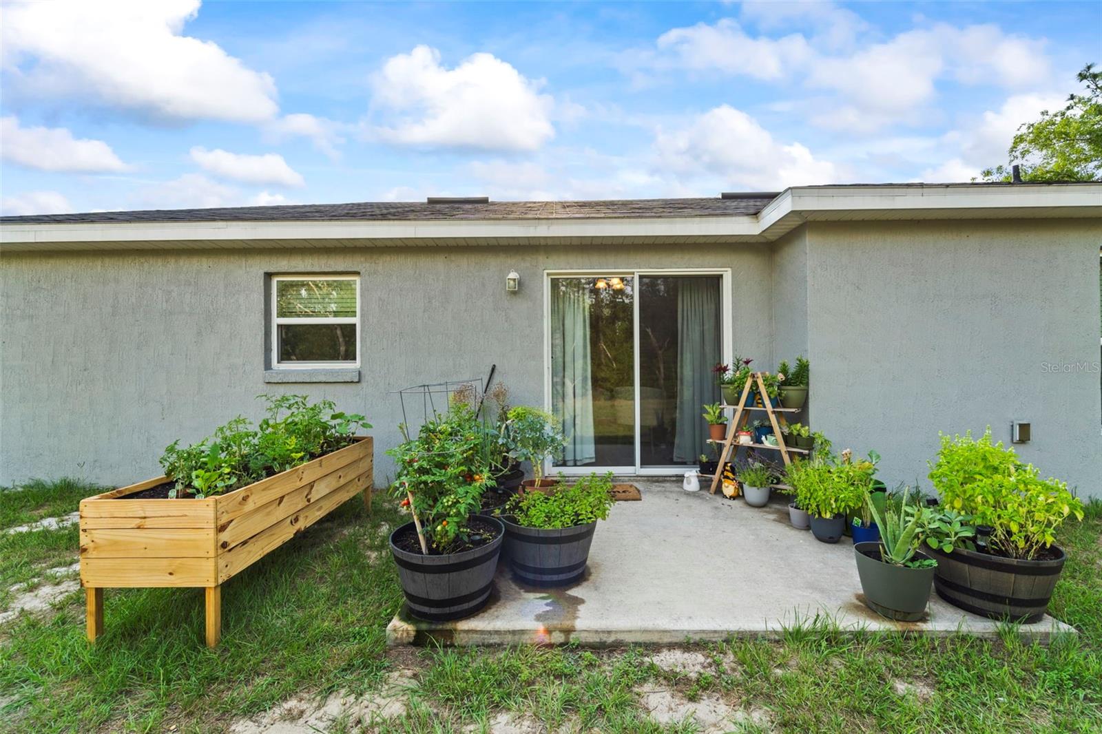 Listing photo id 35 for 8009 Primrose Drive