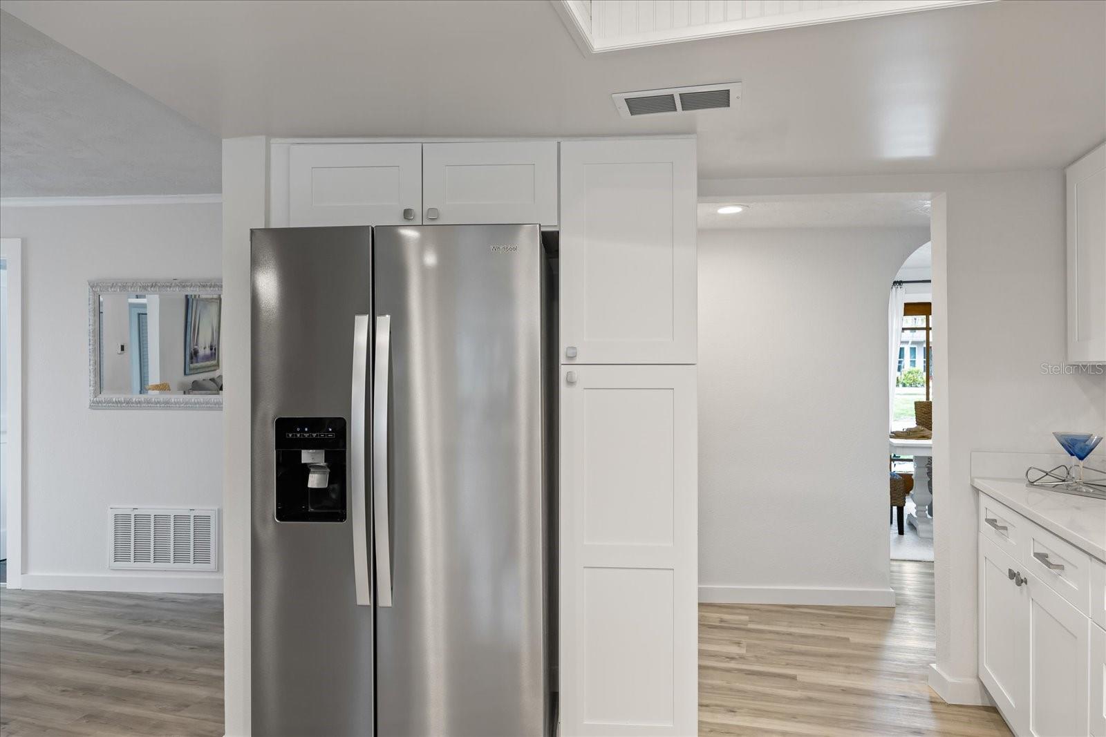 Listing photo id 9 for 2900 Sandpiper Place