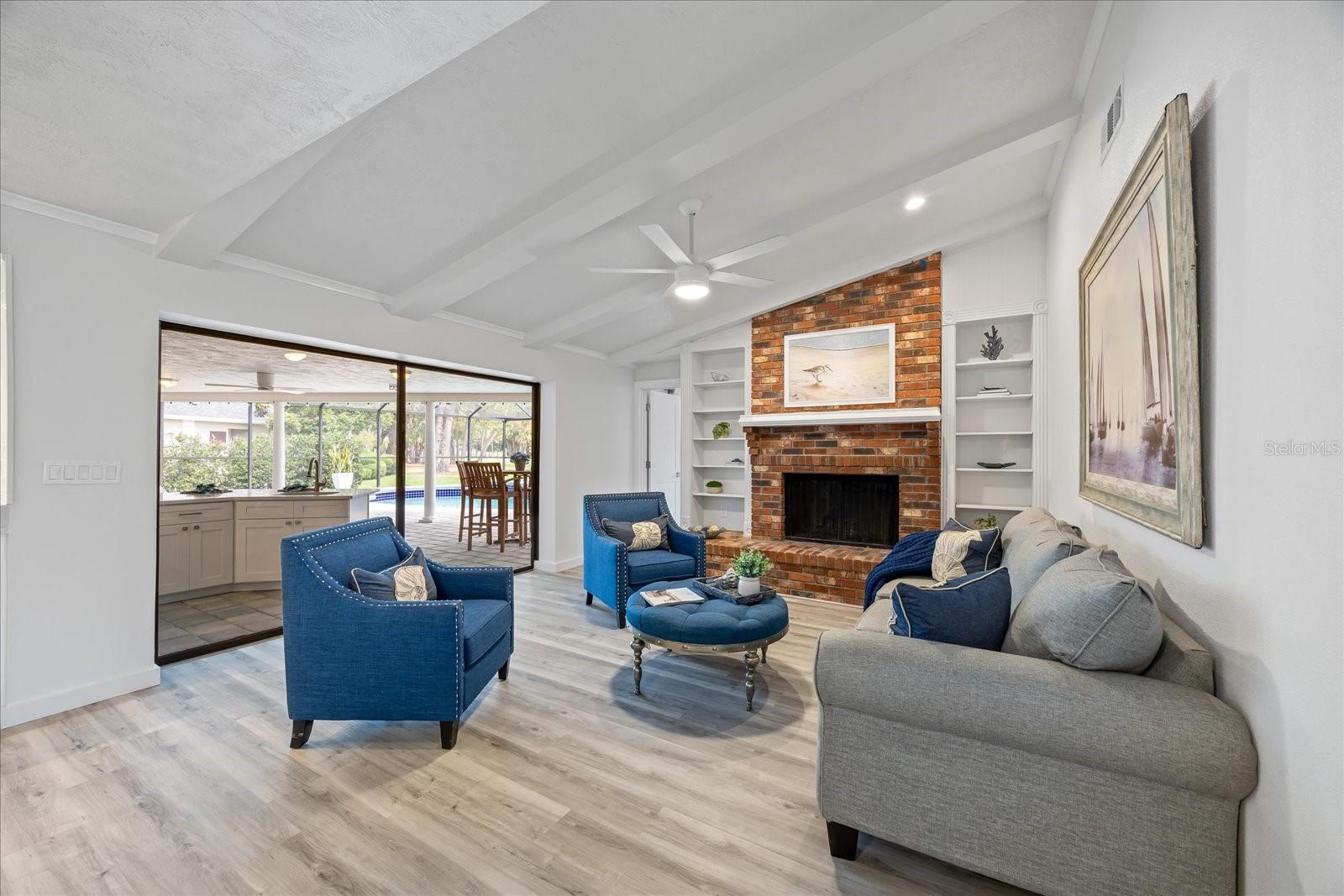 Listing photo id 13 for 2900 Sandpiper Place