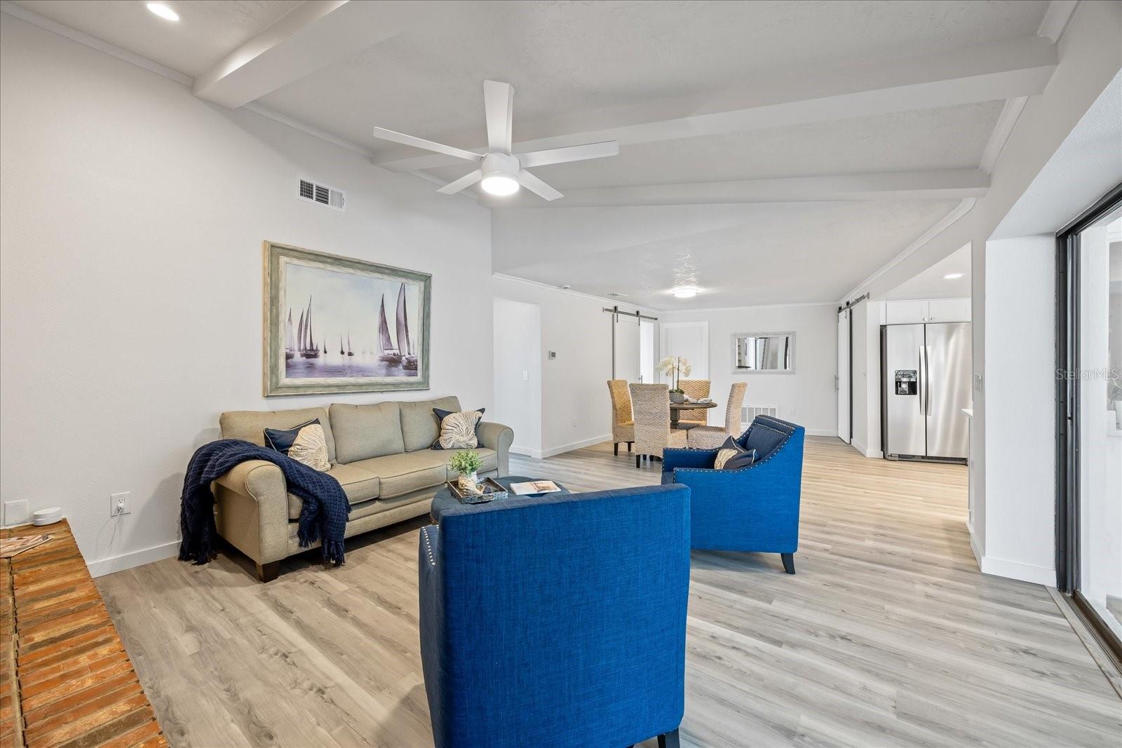 Listing photo id 14 for 2900 Sandpiper Place
