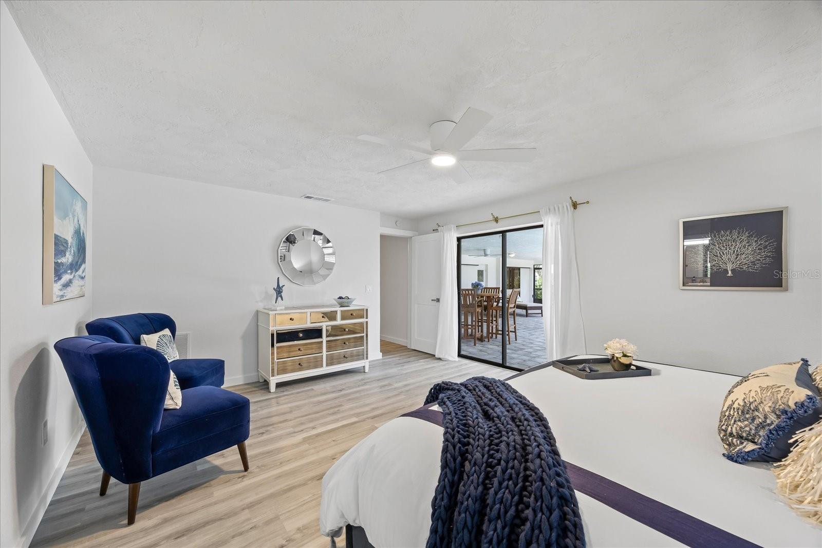 Listing photo id 17 for 2900 Sandpiper Place