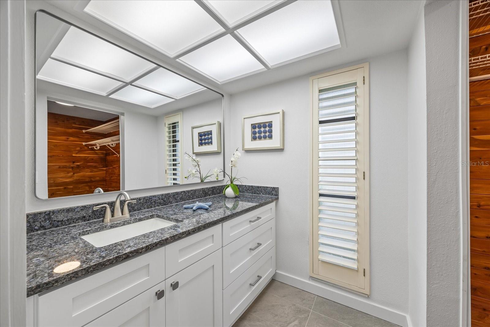 Listing photo id 20 for 2900 Sandpiper Place