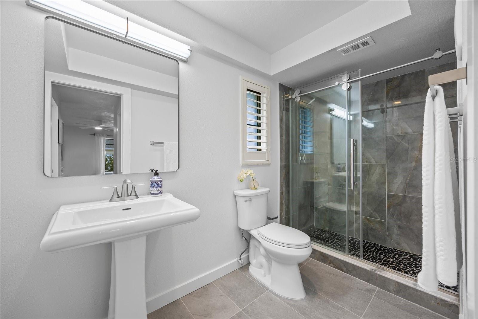 Listing photo id 22 for 2900 Sandpiper Place