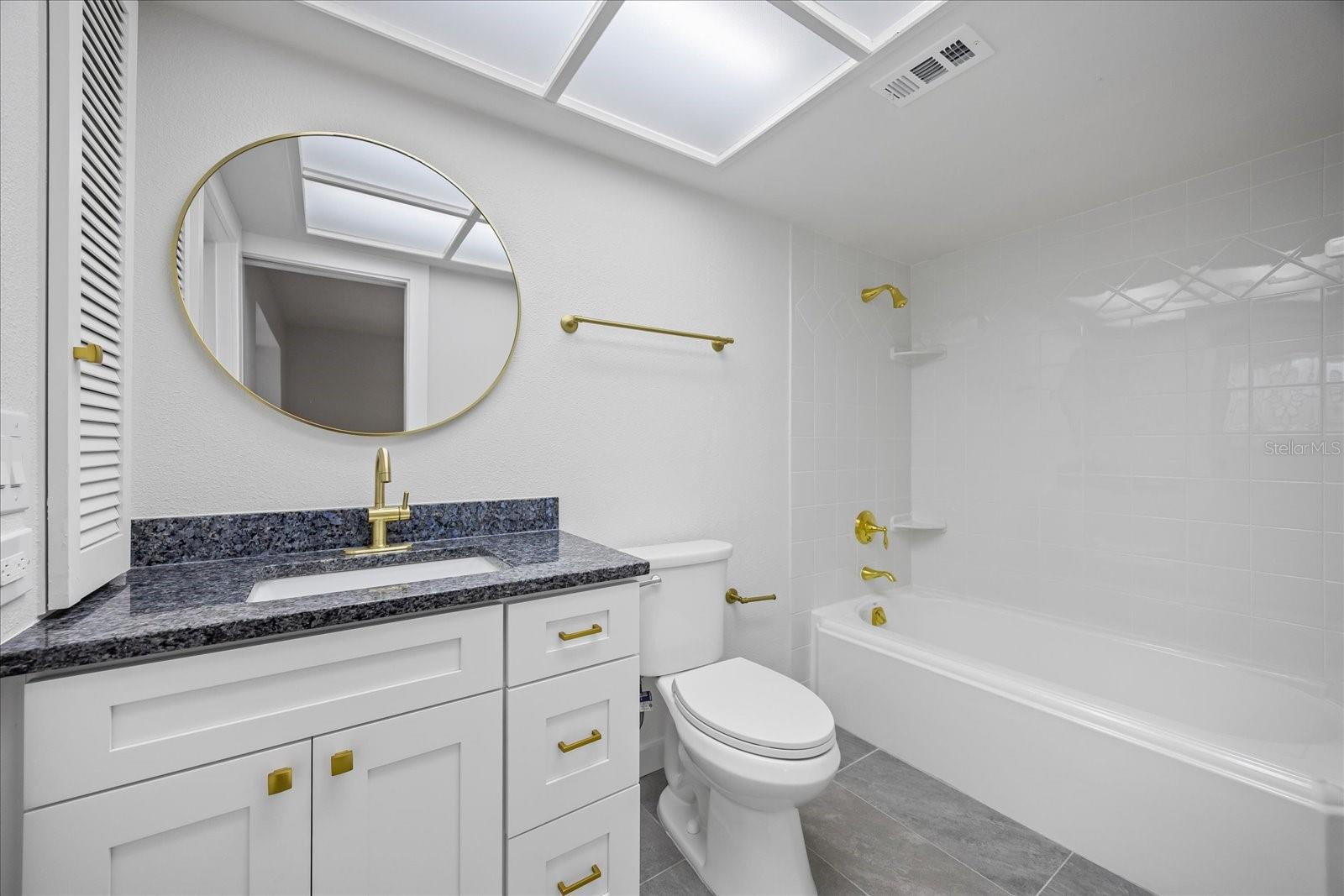 Listing photo id 26 for 2900 Sandpiper Place
