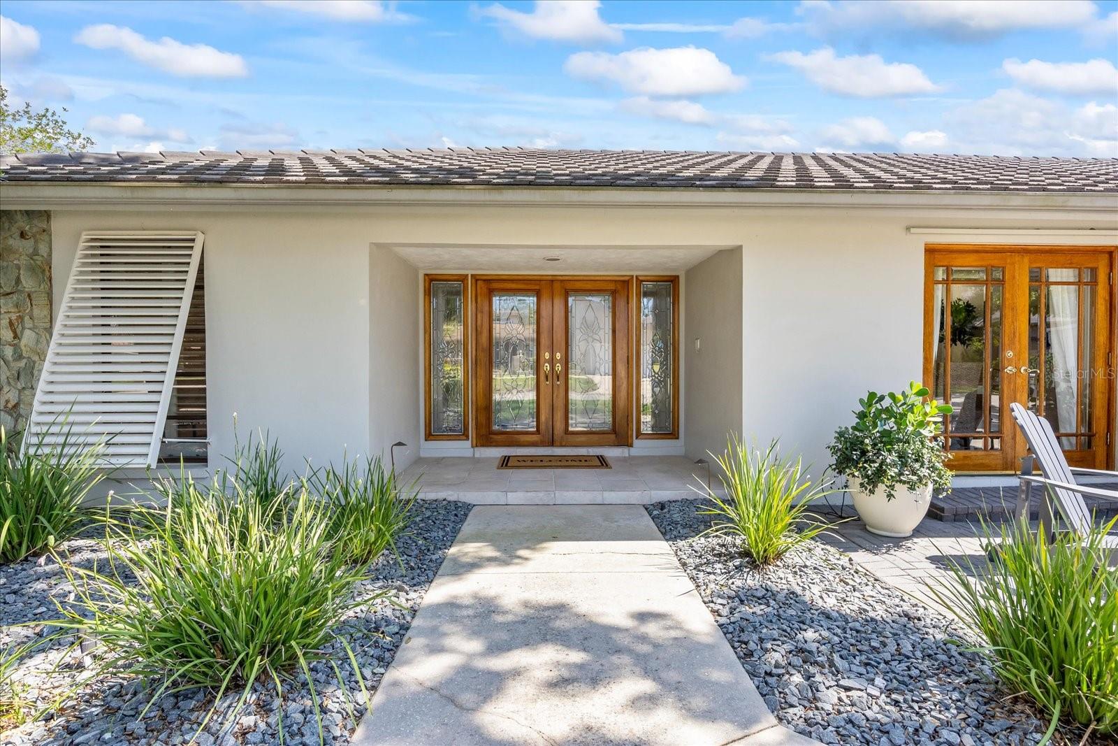Listing photo id 1 for 2900 Sandpiper Place