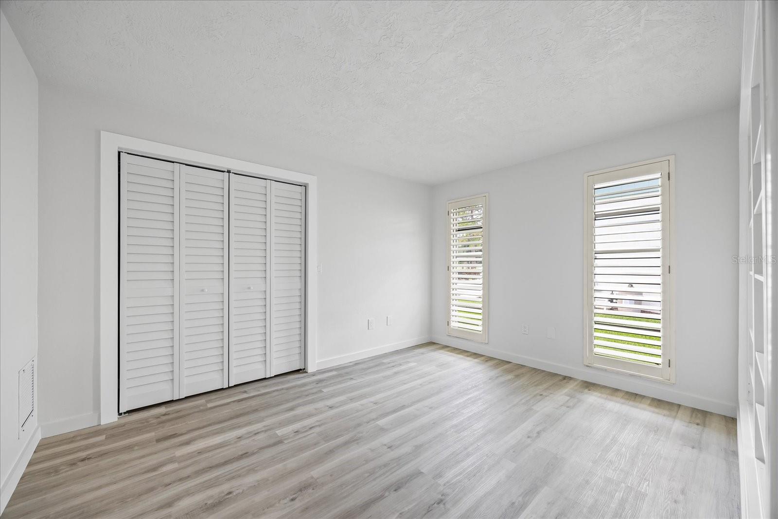 Listing photo id 28 for 2900 Sandpiper Place