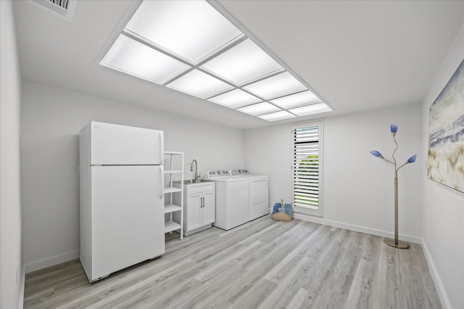 Listing photo id 31 for 2900 Sandpiper Place