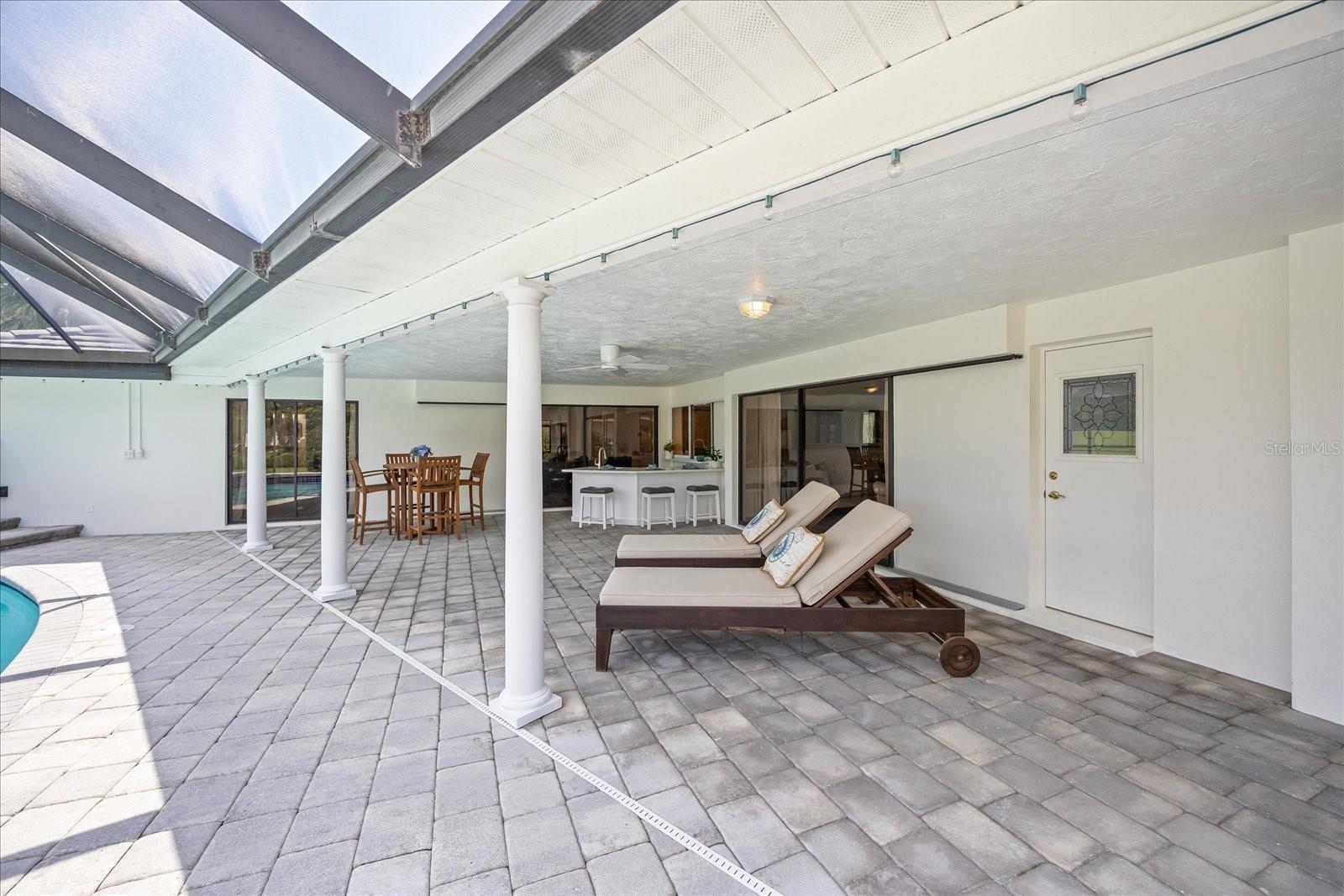 Listing photo id 34 for 2900 Sandpiper Place