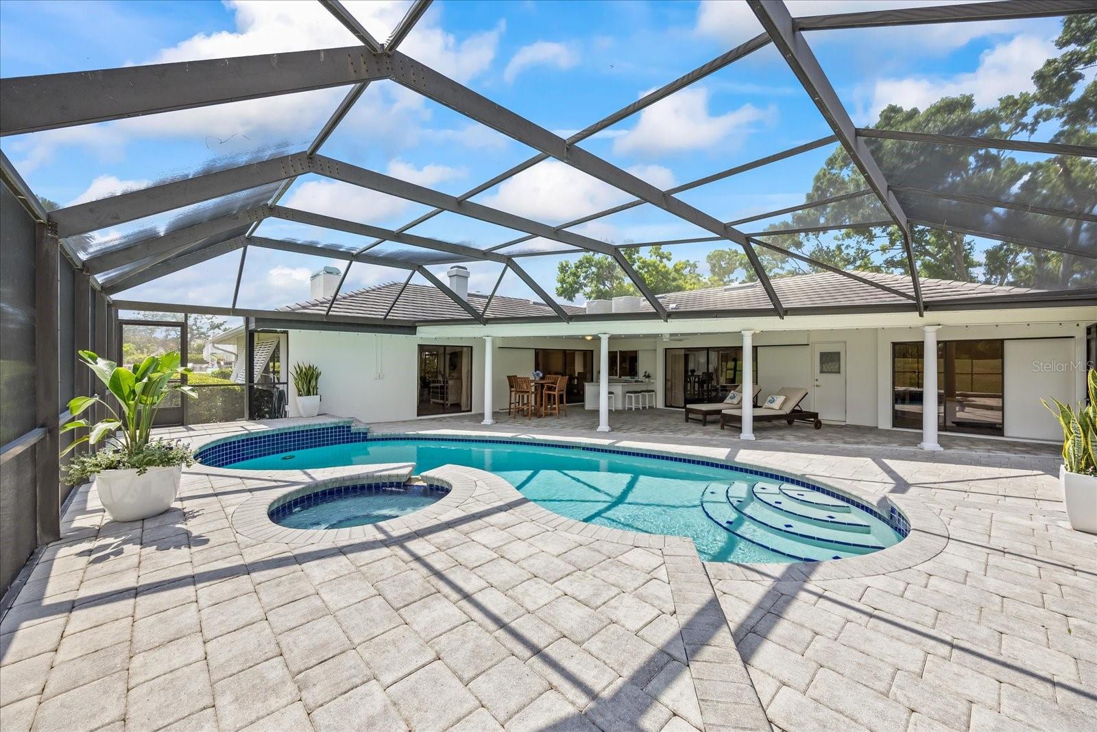 Listing photo id 39 for 2900 Sandpiper Place
