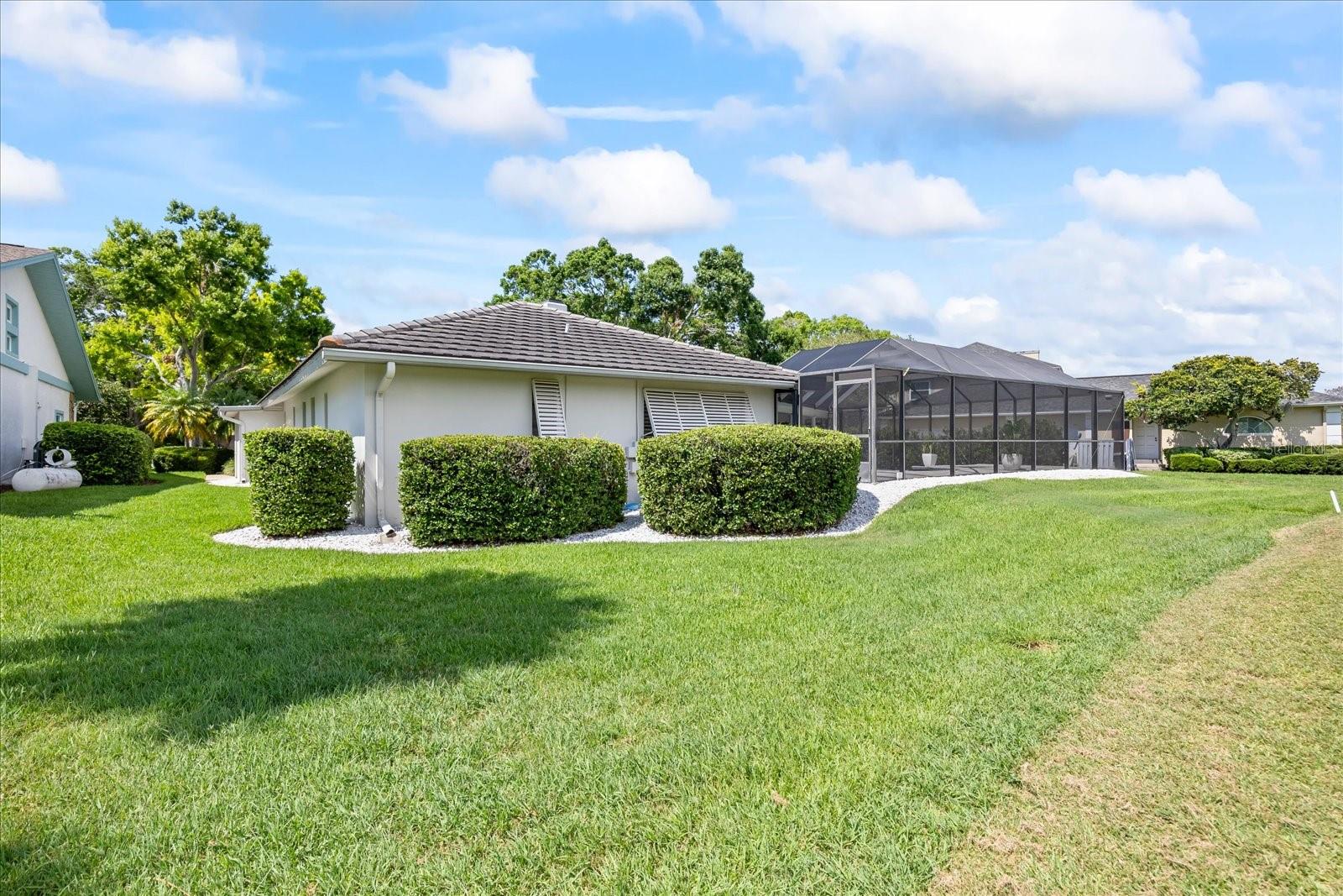 Listing photo id 40 for 2900 Sandpiper Place