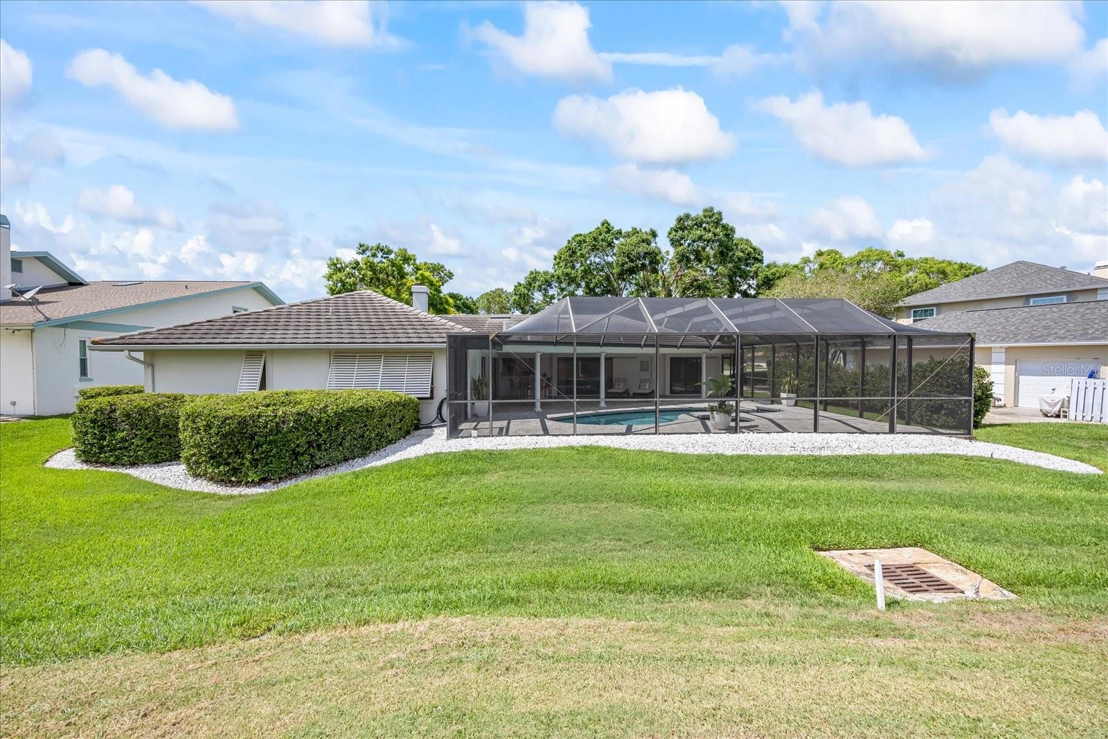 Listing photo id 41 for 2900 Sandpiper Place