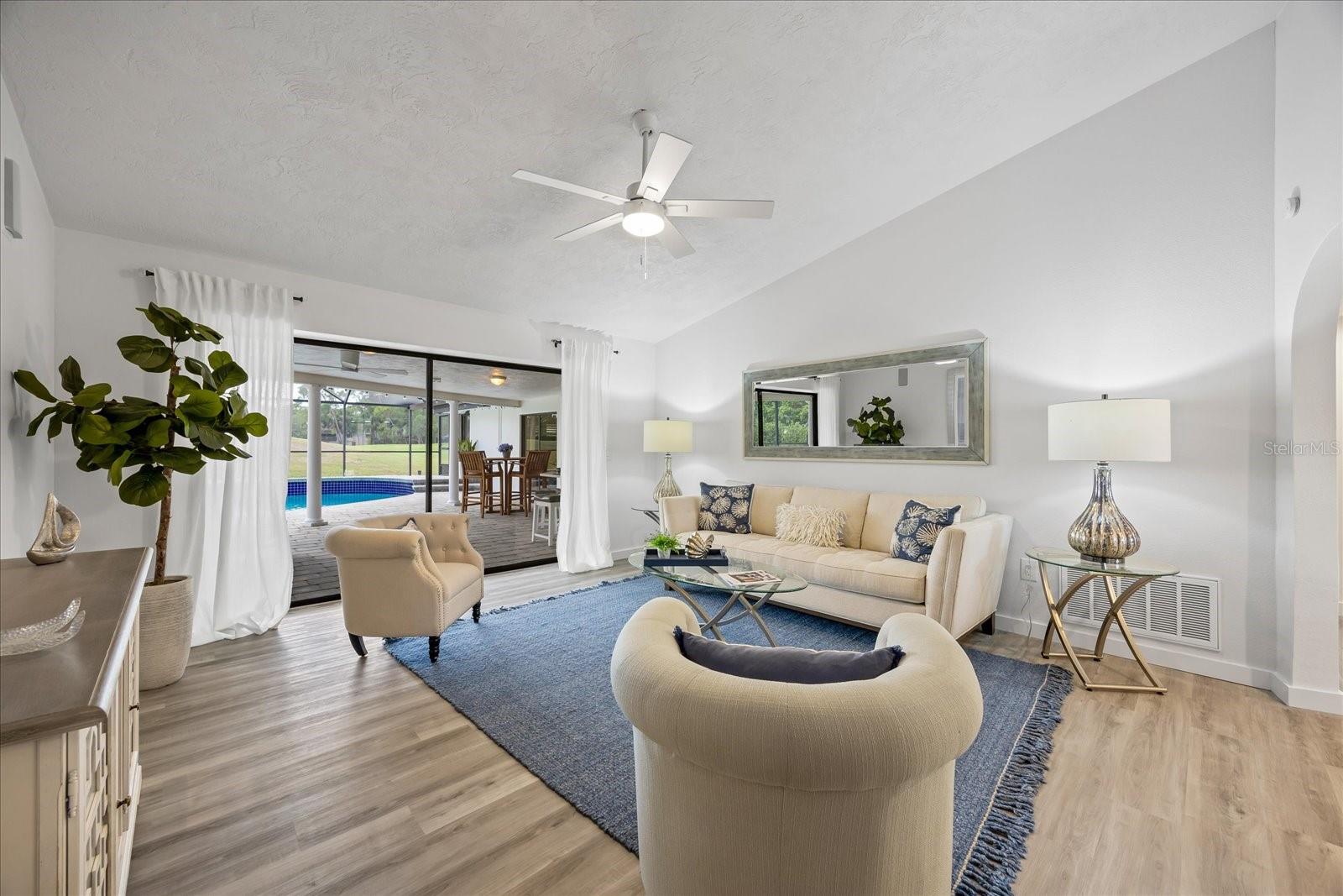 Listing photo id 4 for 2900 Sandpiper Place