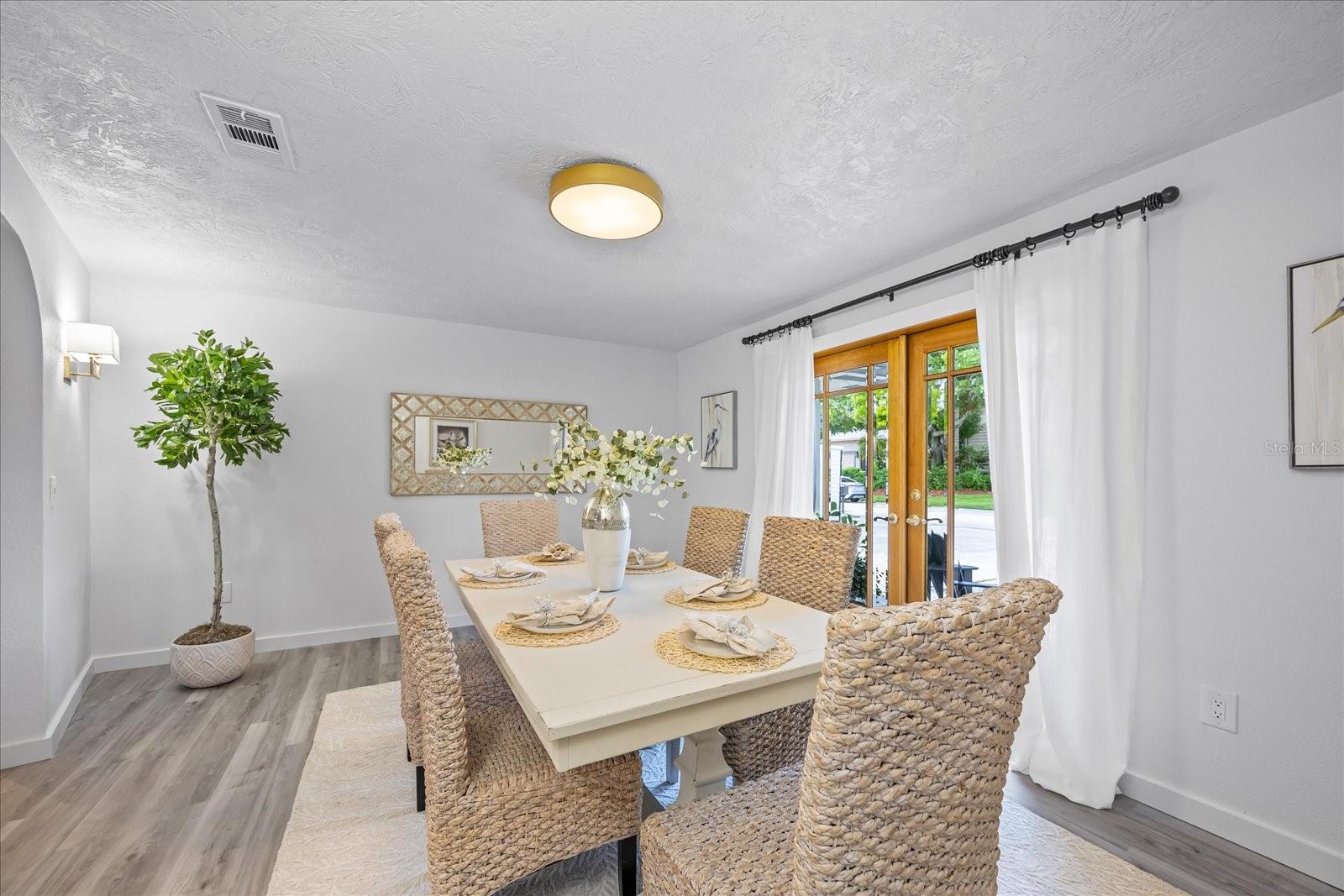 Listing photo id 5 for 2900 Sandpiper Place