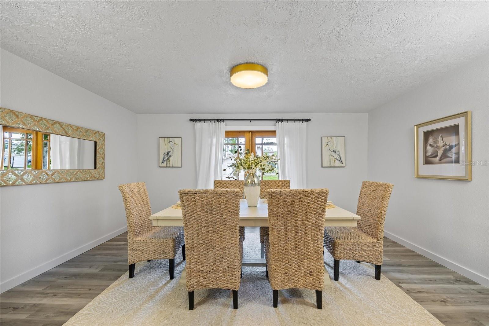 Listing photo id 6 for 2900 Sandpiper Place