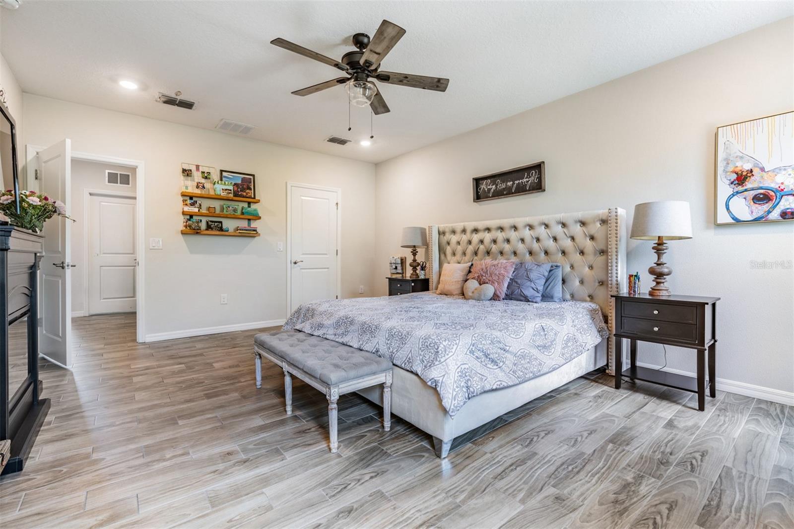 Listing photo id 17 for 8208 Praise Drive