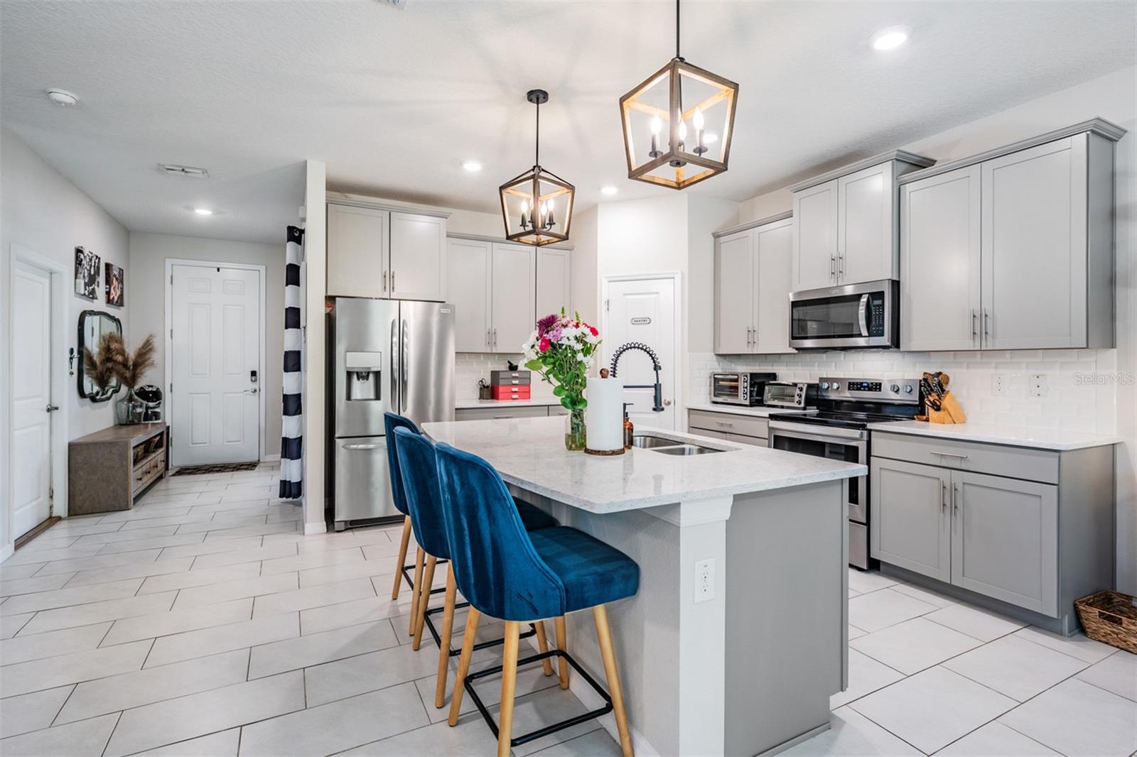 Listing photo id 7 for 8208 Praise Drive