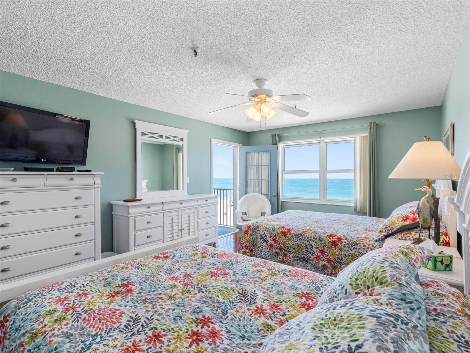 Listing photo id 11 for 13500 Gulf Boulevard 506