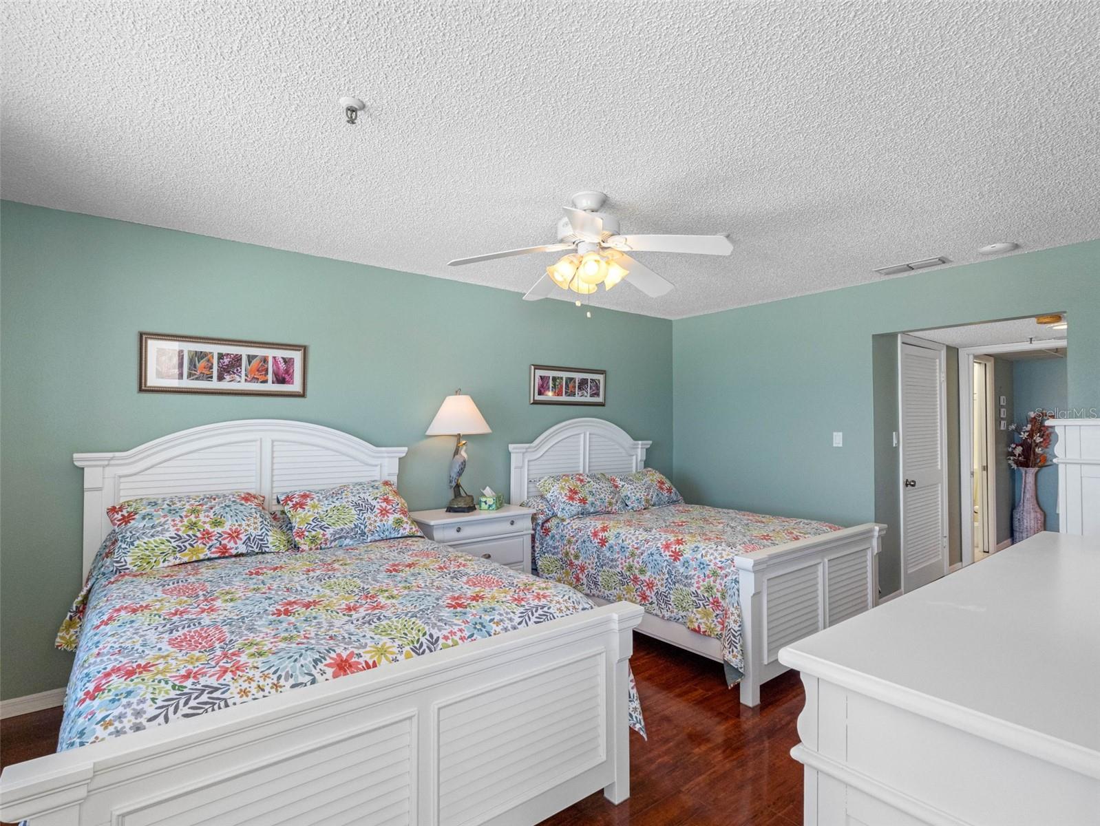 Listing photo id 12 for 13500 Gulf Boulevard 506