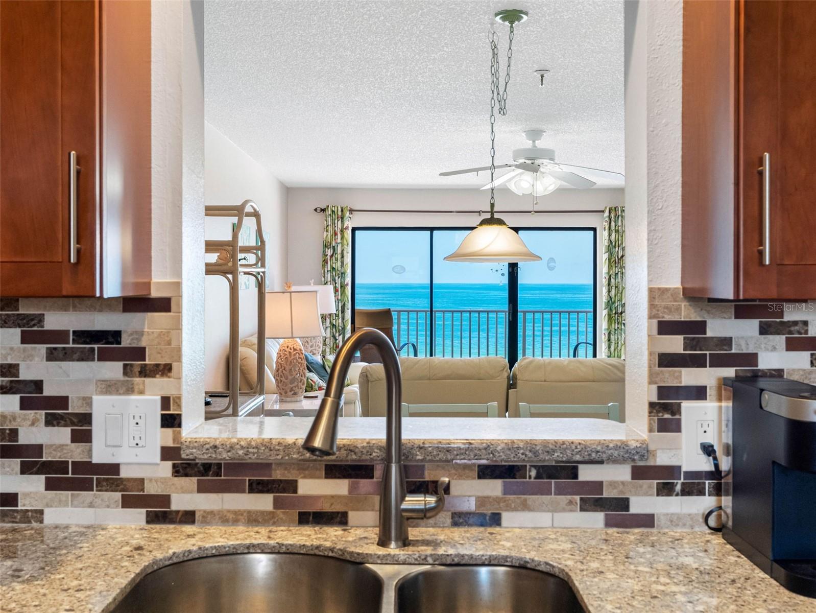 Listing photo id 13 for 13500 Gulf Boulevard 506