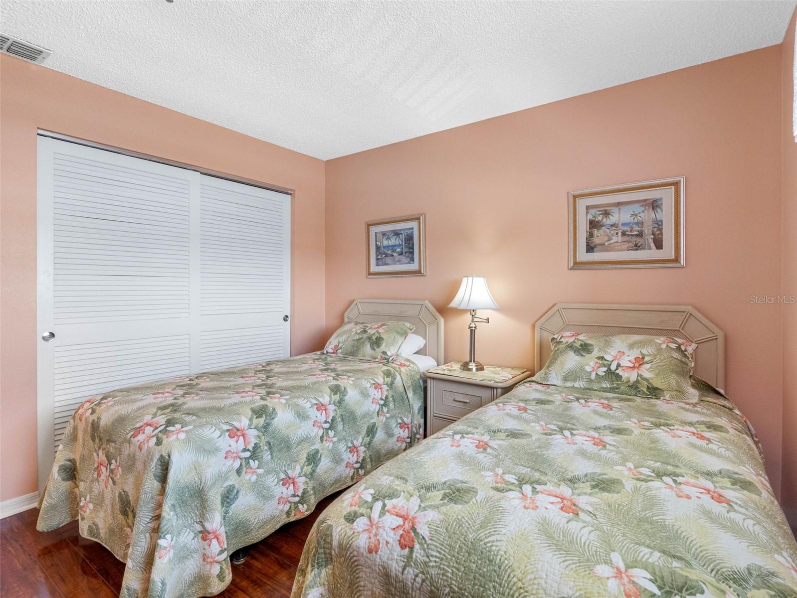 Listing photo id 29 for 13500 Gulf Boulevard 506