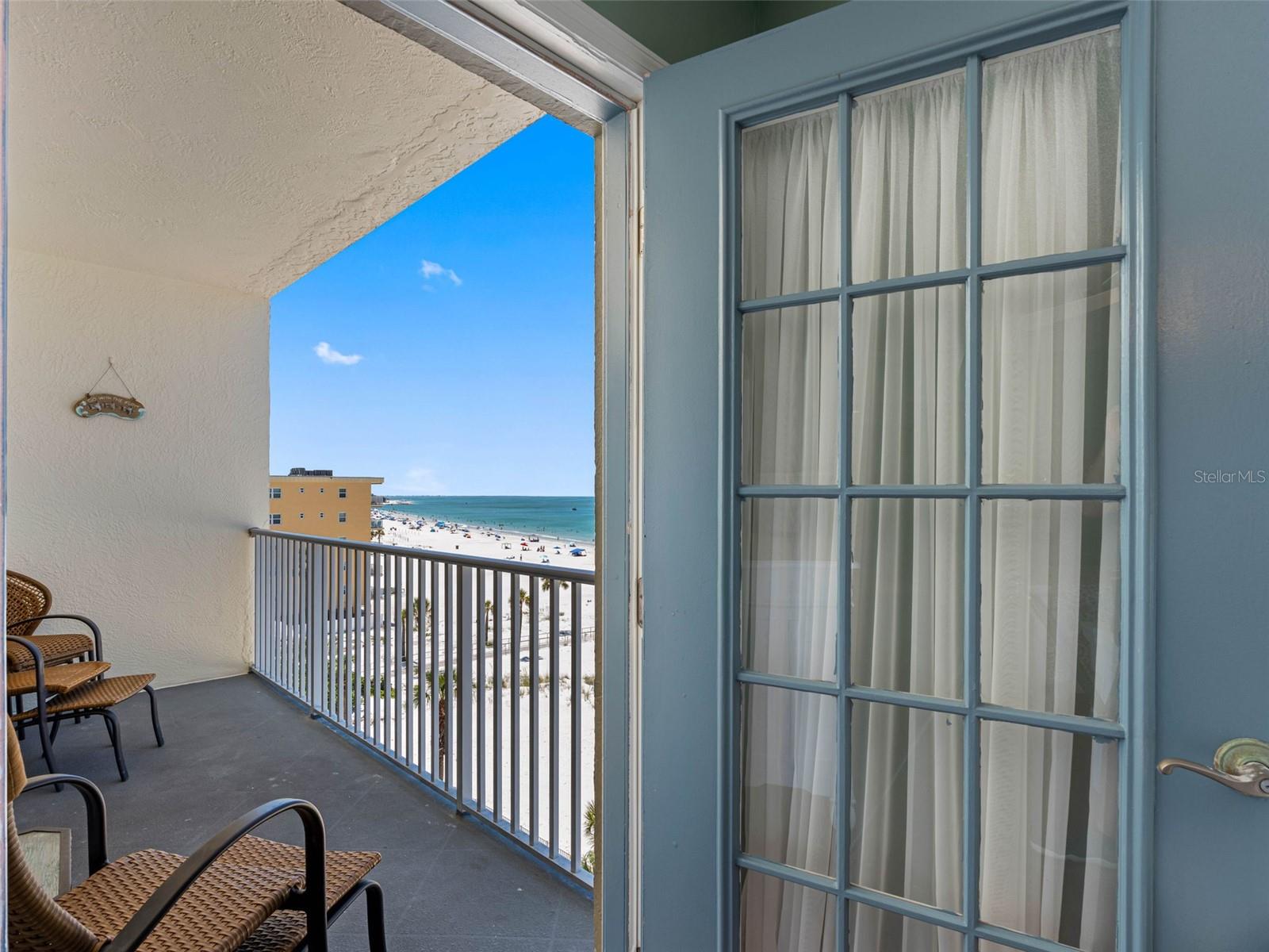 Listing photo id 30 for 13500 Gulf Boulevard 506