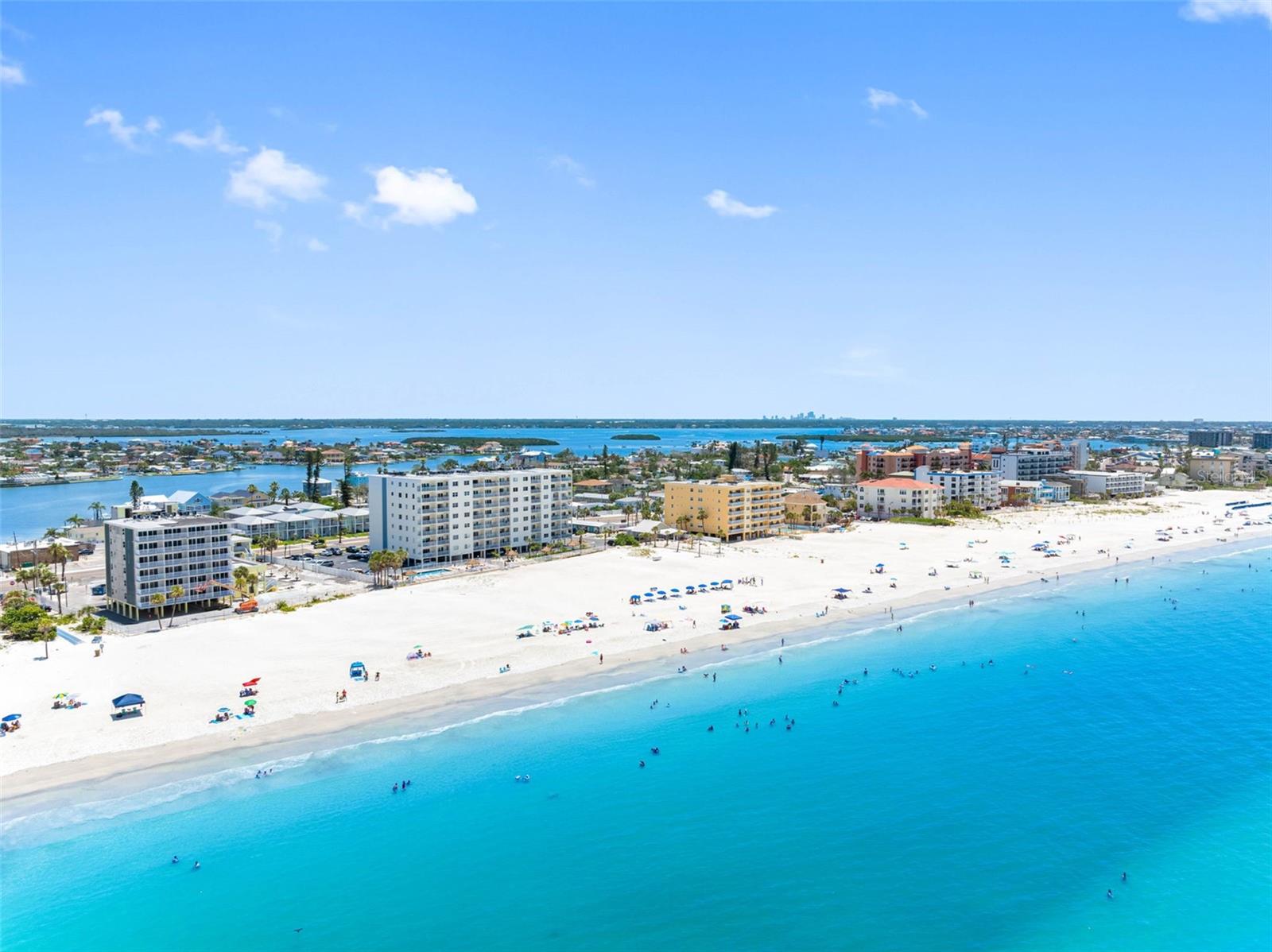 Listing photo id 38 for 13500 Gulf Boulevard 506