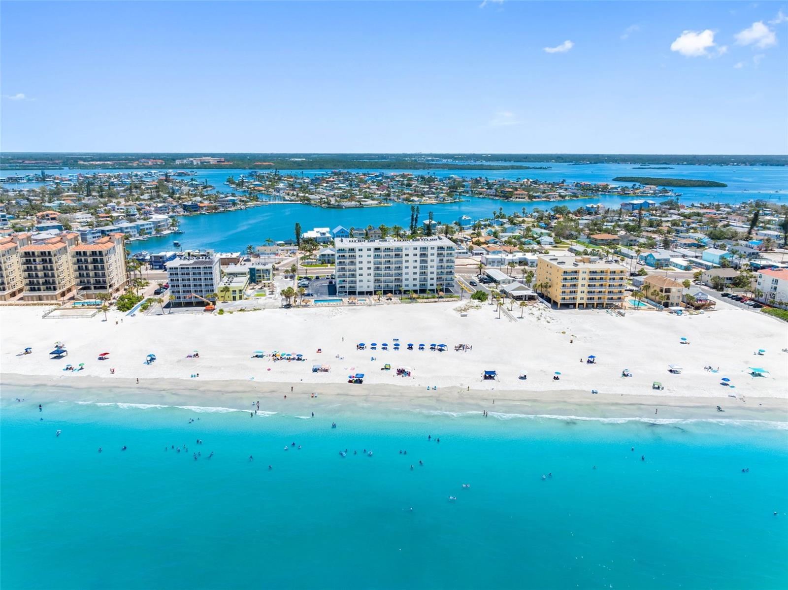 Listing photo id 40 for 13500 Gulf Boulevard 506