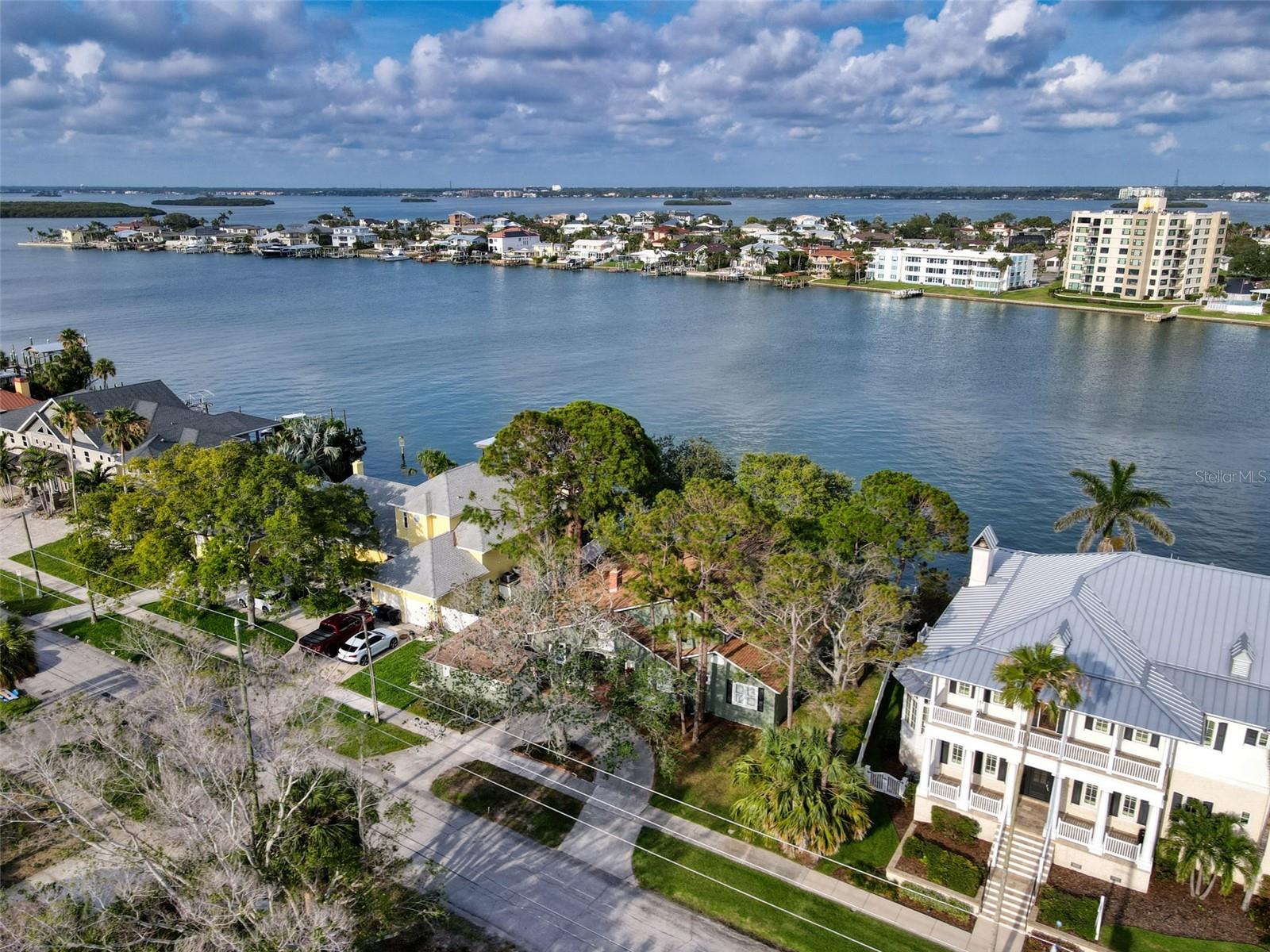 Image 8 of 14 For 761 Bay Esplanade