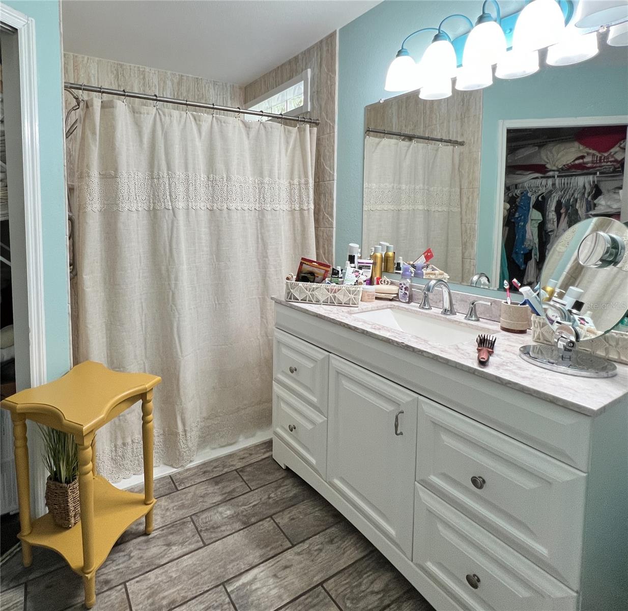 Listing photo id 9 for 22443 Crows Nest Court
