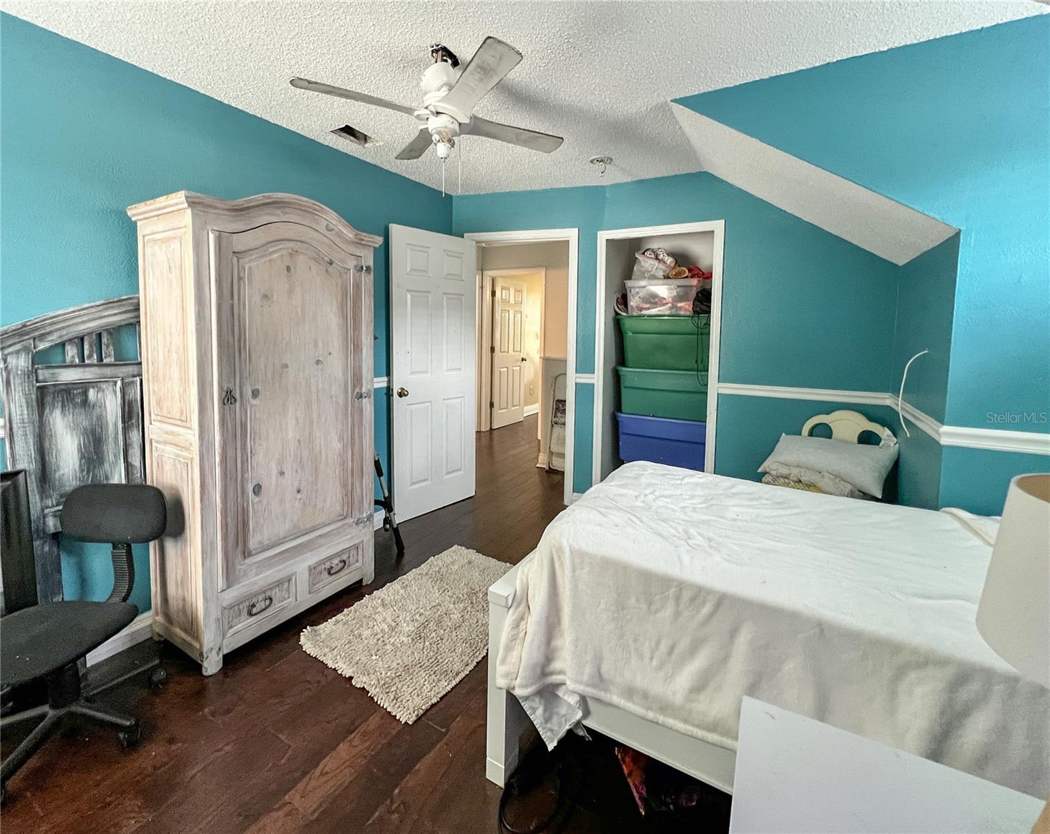 Listing photo id 13 for 22443 Crows Nest Court