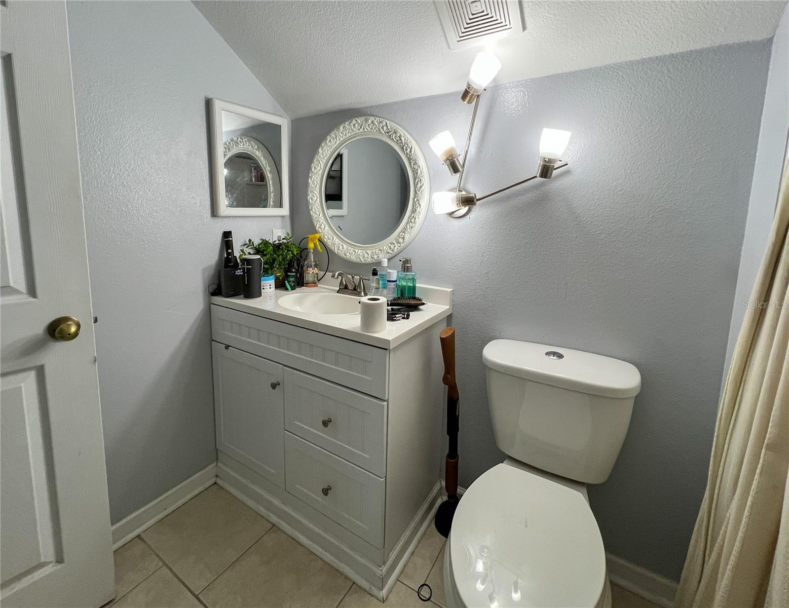 Listing photo id 18 for 22443 Crows Nest Court