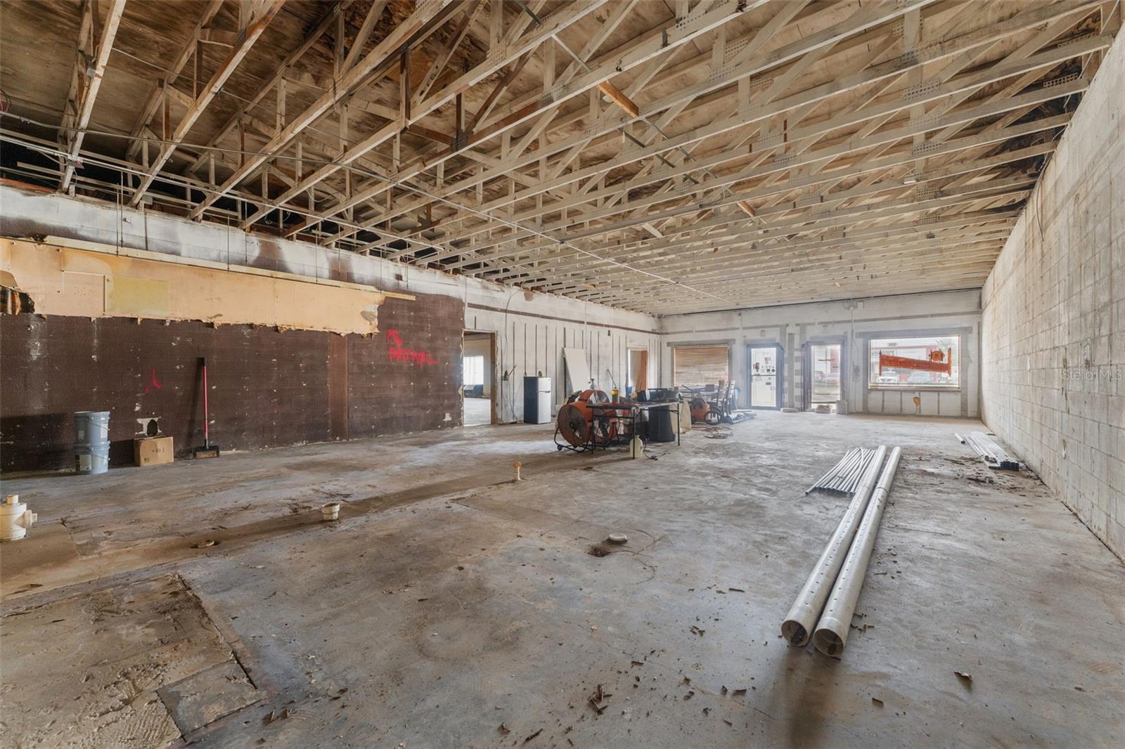 Listing photo id 9 for 4115 Henderson Boulevard