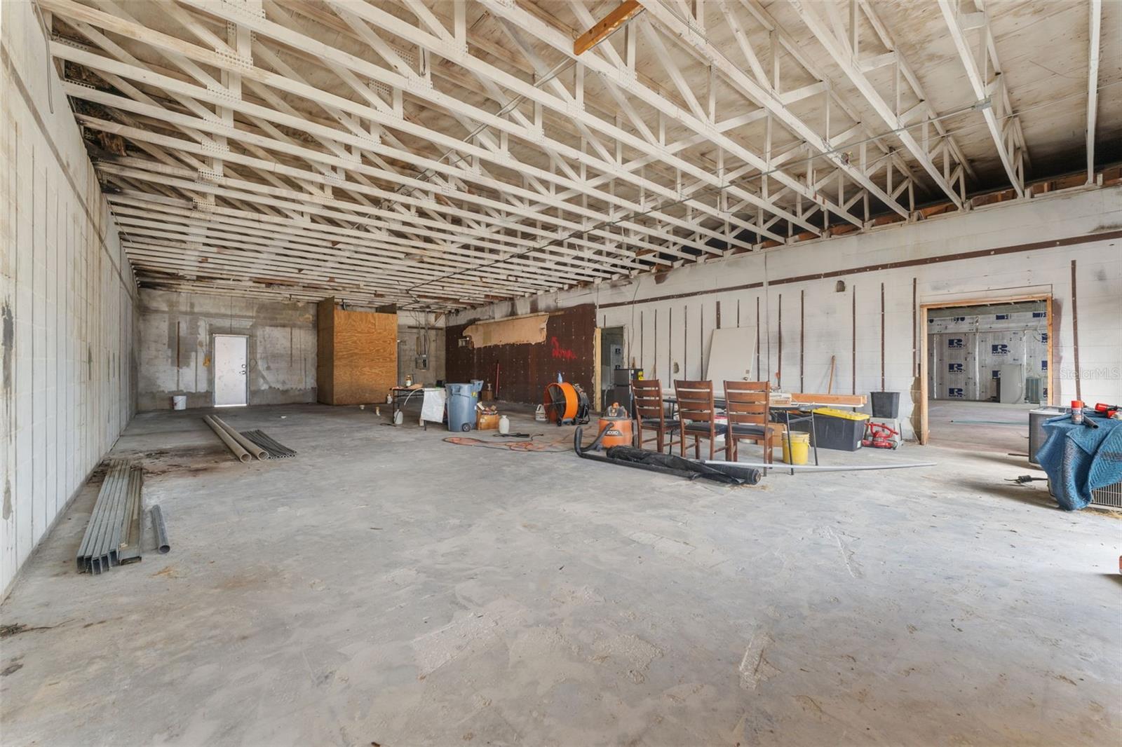 Listing photo id 11 for 4115 Henderson Boulevard