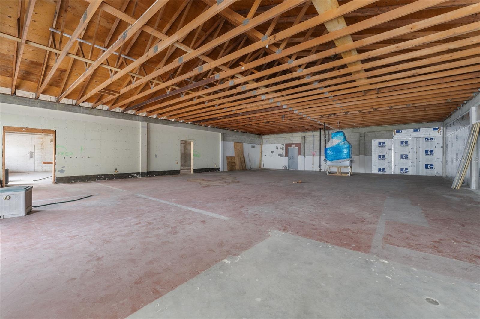 Listing photo id 12 for 4115 Henderson Boulevard