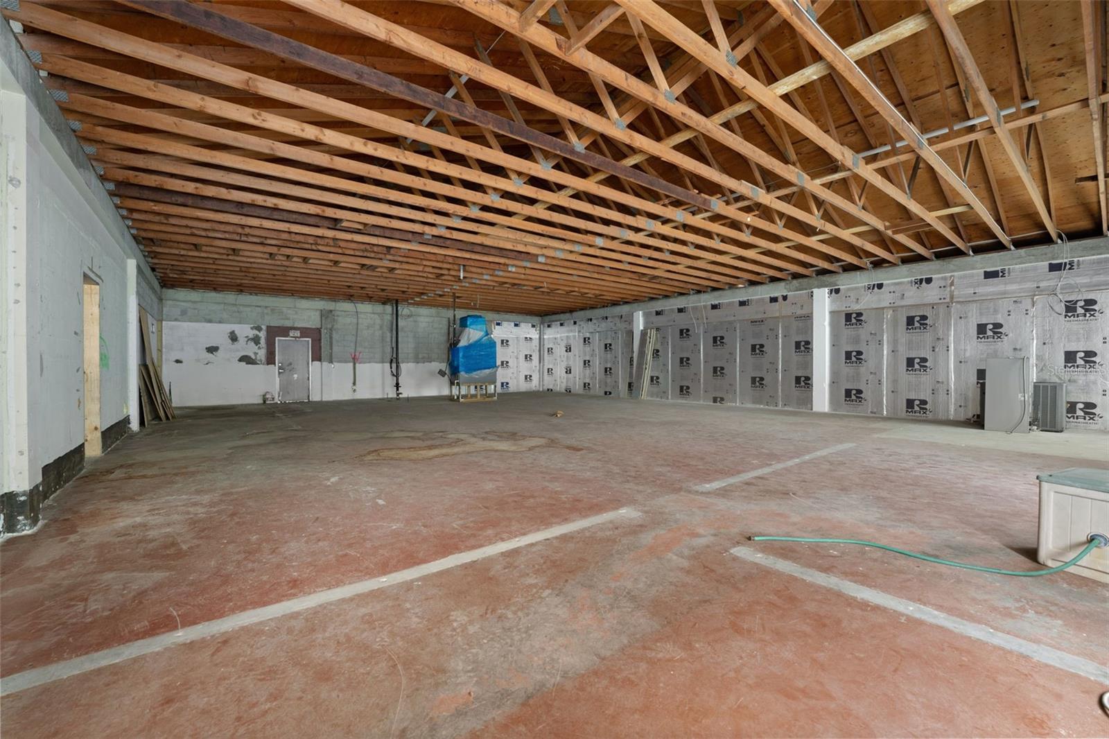 Listing photo id 13 for 4115 Henderson Boulevard