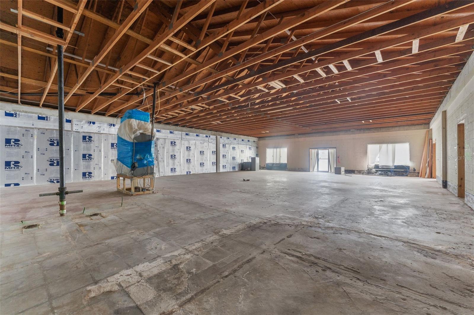 Listing photo id 14 for 4115 Henderson Boulevard