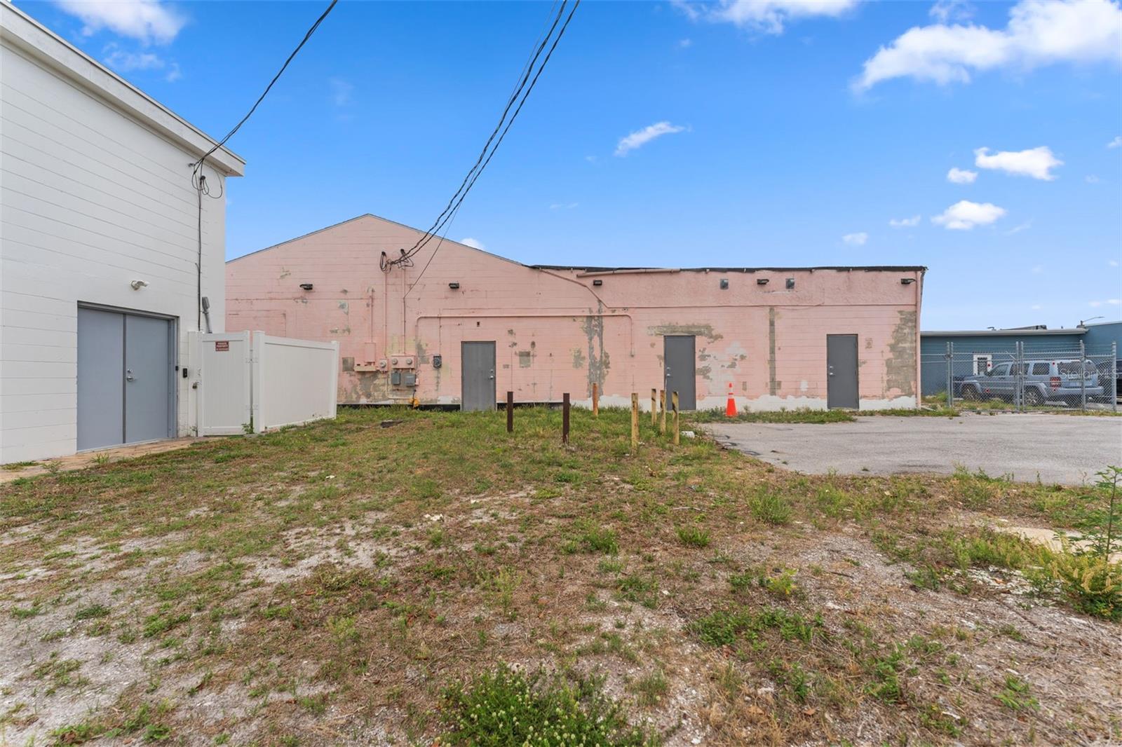 Listing photo id 17 for 4115 Henderson Boulevard