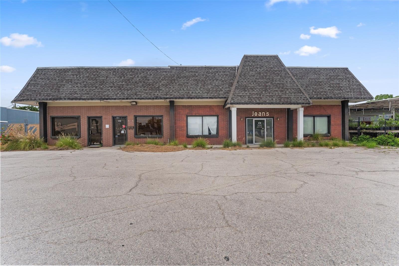 Listing photo id 0 for 4115 Henderson Boulevard