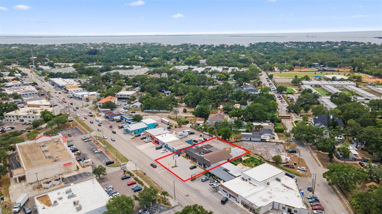 Listing photo id 2 for 4115 Henderson Boulevard