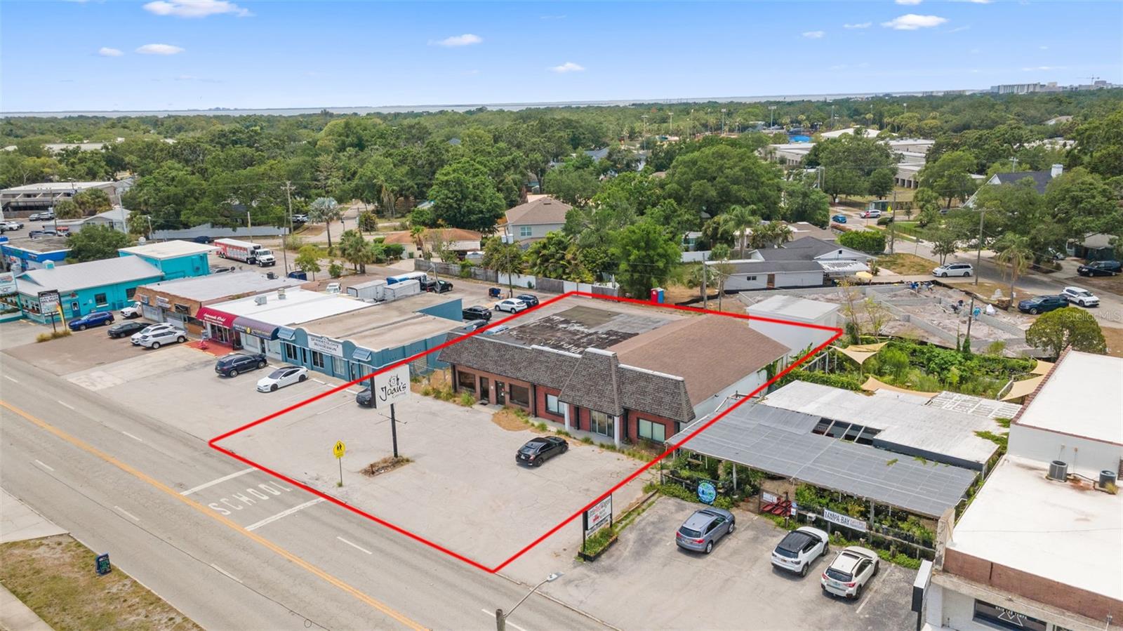 Listing photo id 4 for 4115 Henderson Boulevard