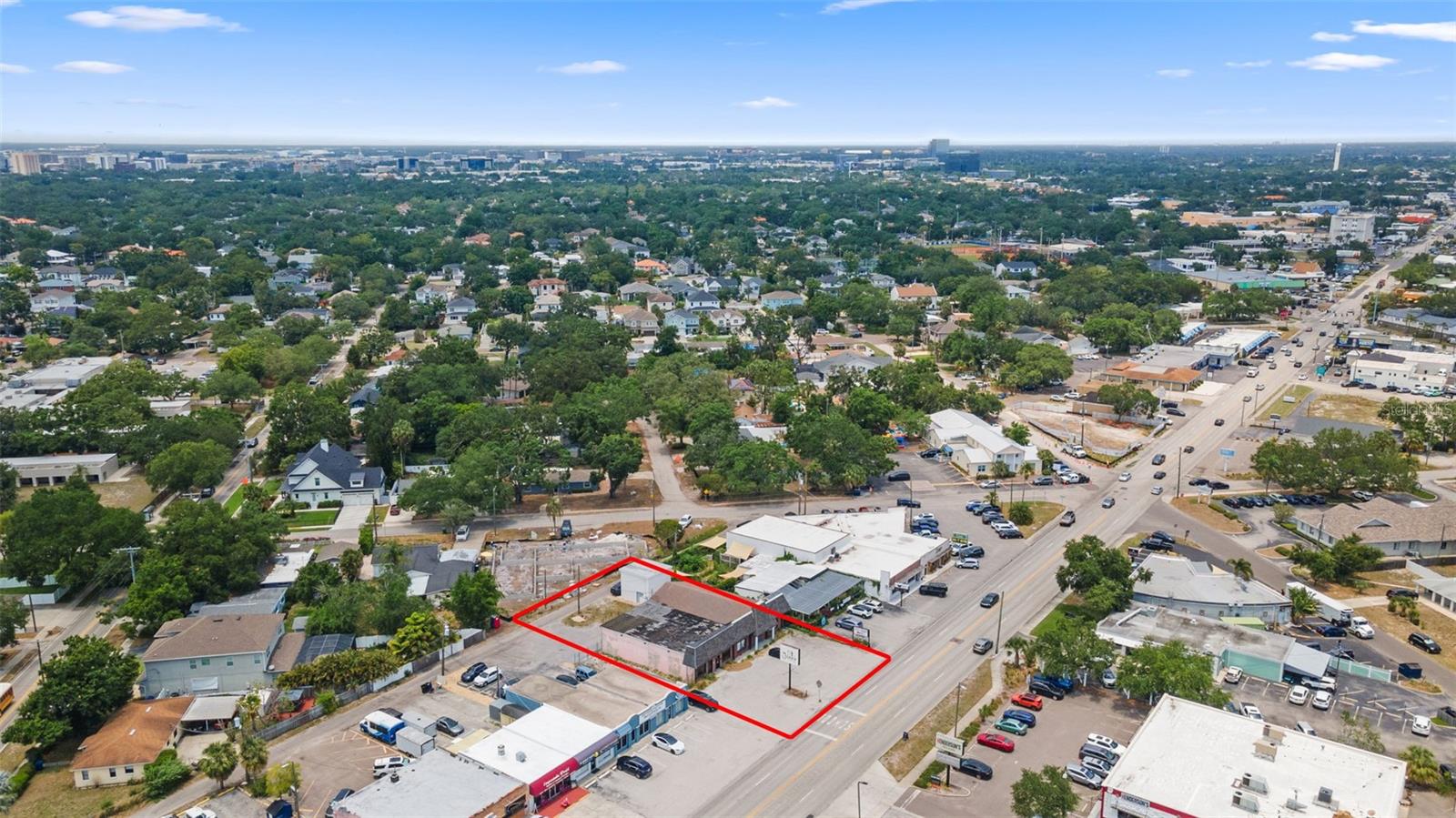 Listing photo id 6 for 4115 Henderson Boulevard