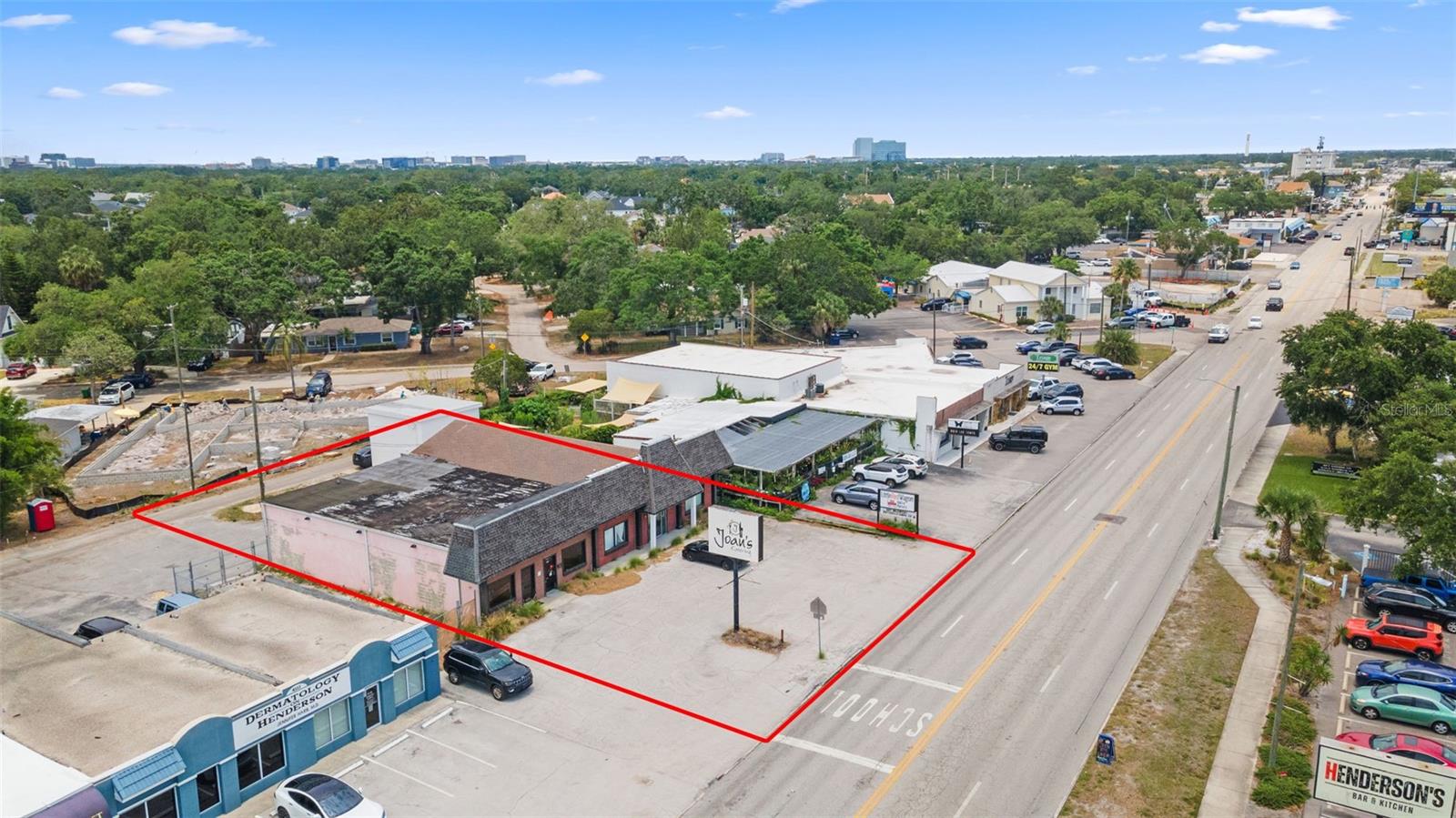 Listing photo id 7 for 4115 Henderson Boulevard