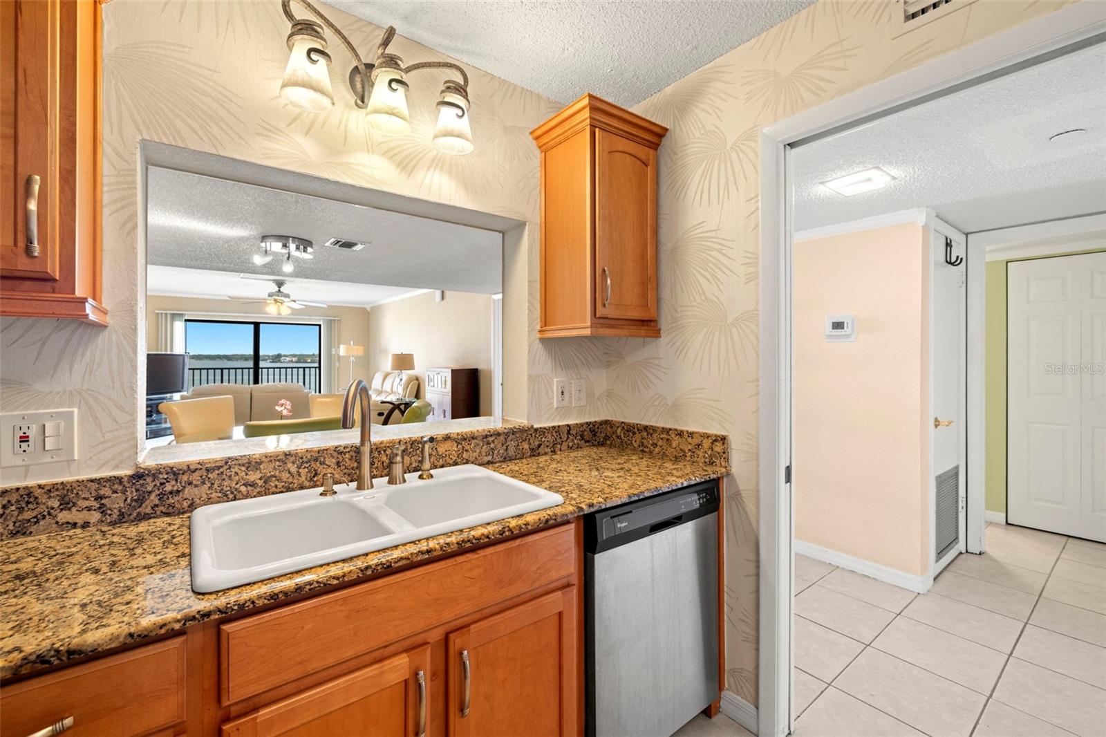 Image 12 of 40 For 7300 Sun Island Drive S 605