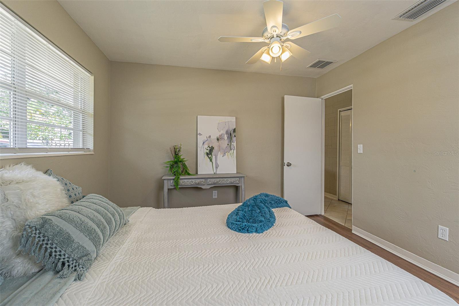 Image 9 of 22 For 6702 49th Avenue N