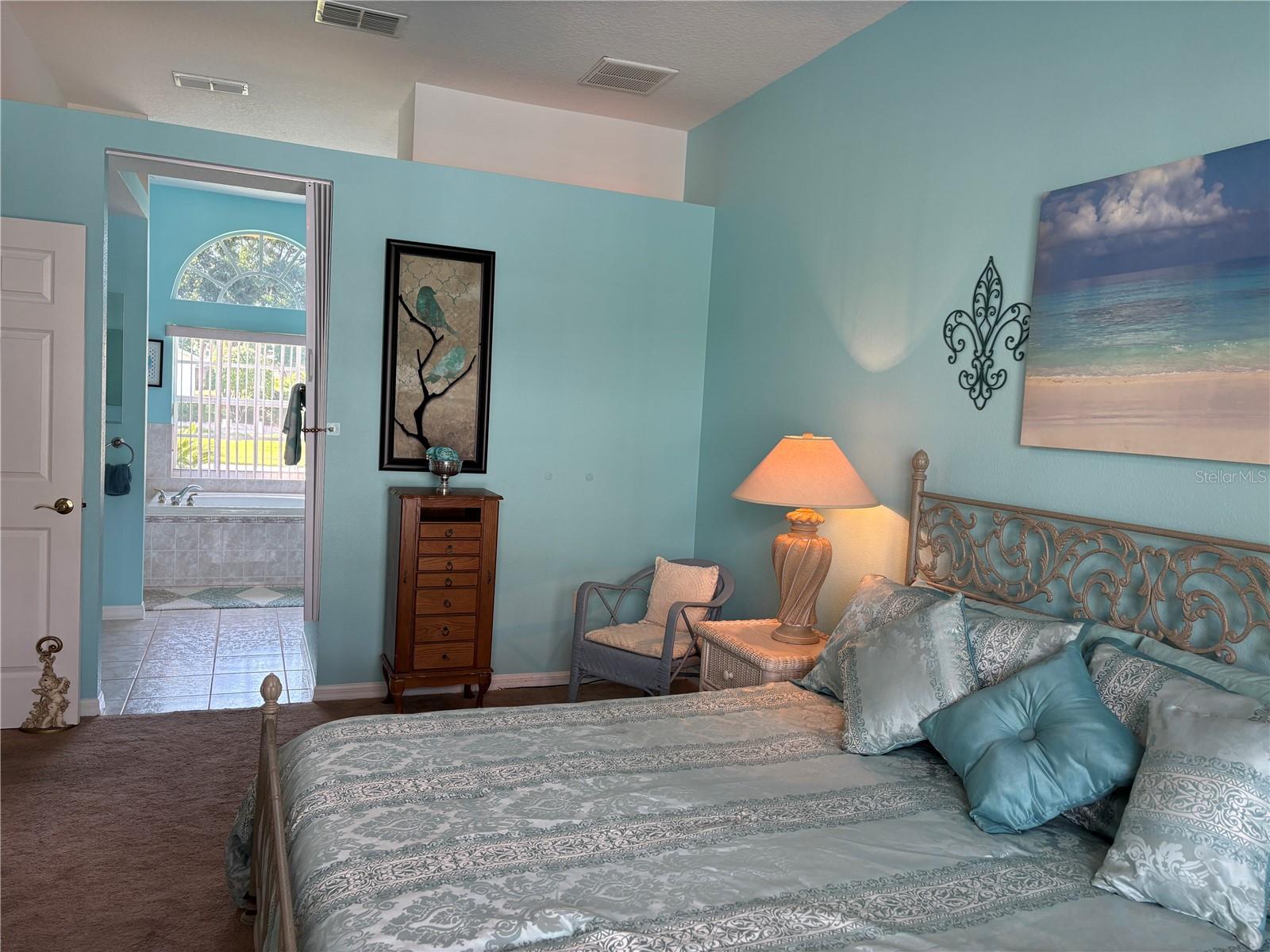 Listing photo id 23 for 13339 Amberwood Street