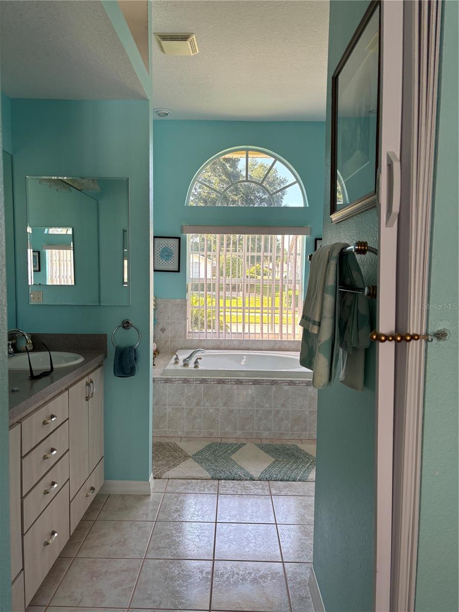 Listing photo id 25 for 13339 Amberwood Street
