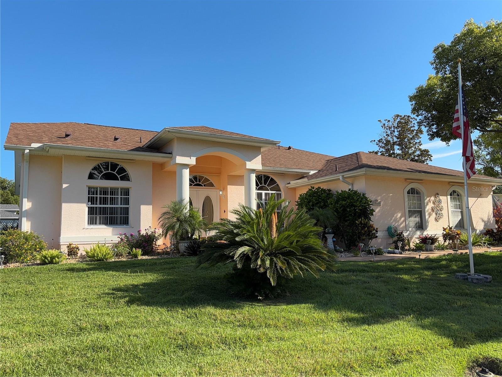 Listing photo id 2 for 13339 Amberwood Street